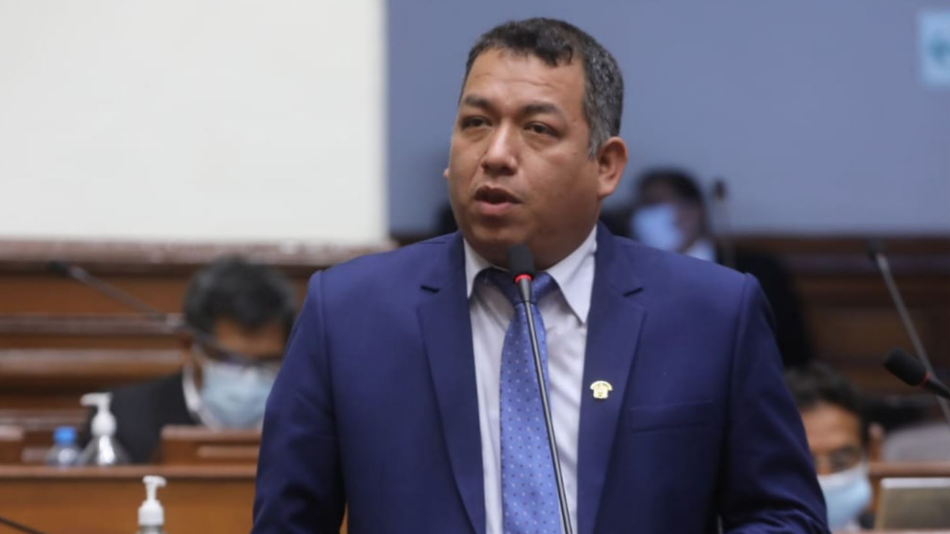 Allanan a congresista Espinoza por malversar fondos del Congreso