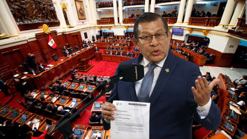 Salhuana hizo que el Congreso le donara pasajes a su amiga