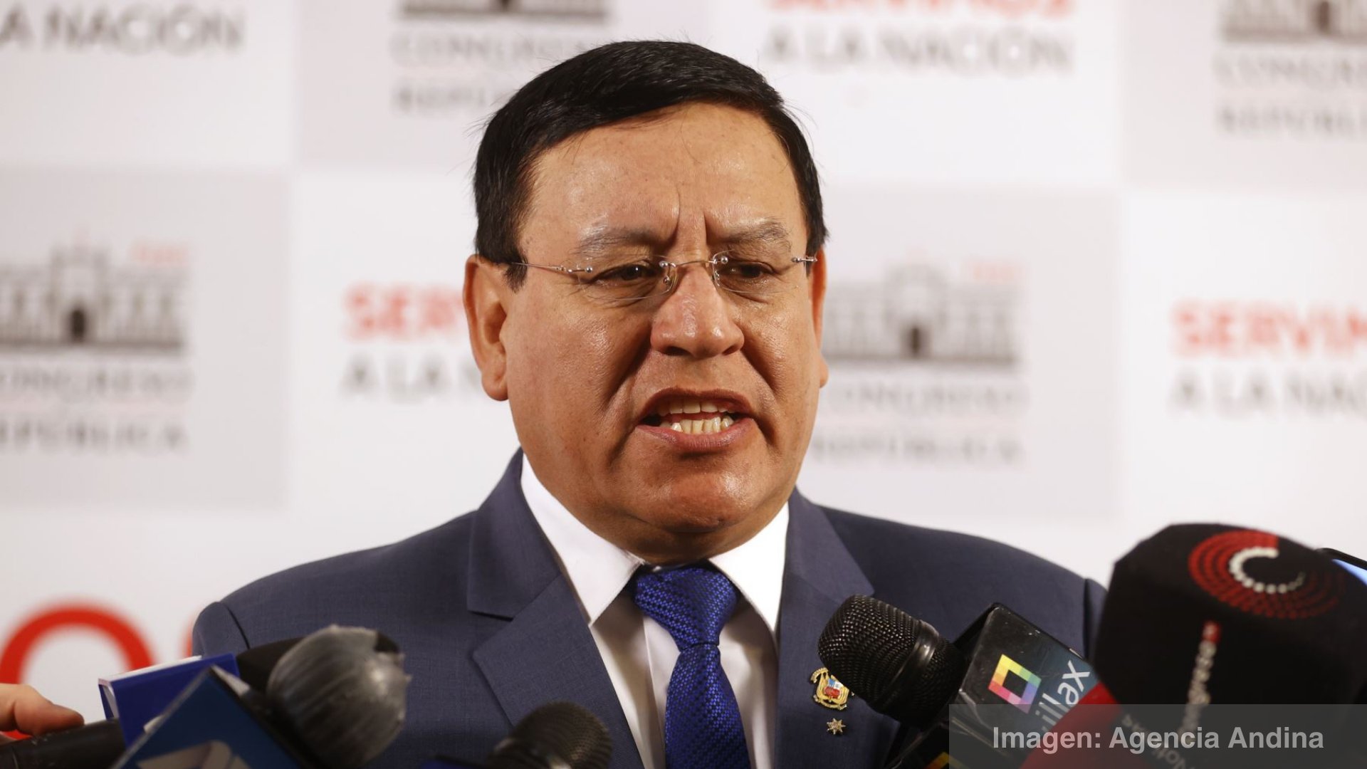 Presidente del Congreso afirma que se defenderá ante comisión de Ética