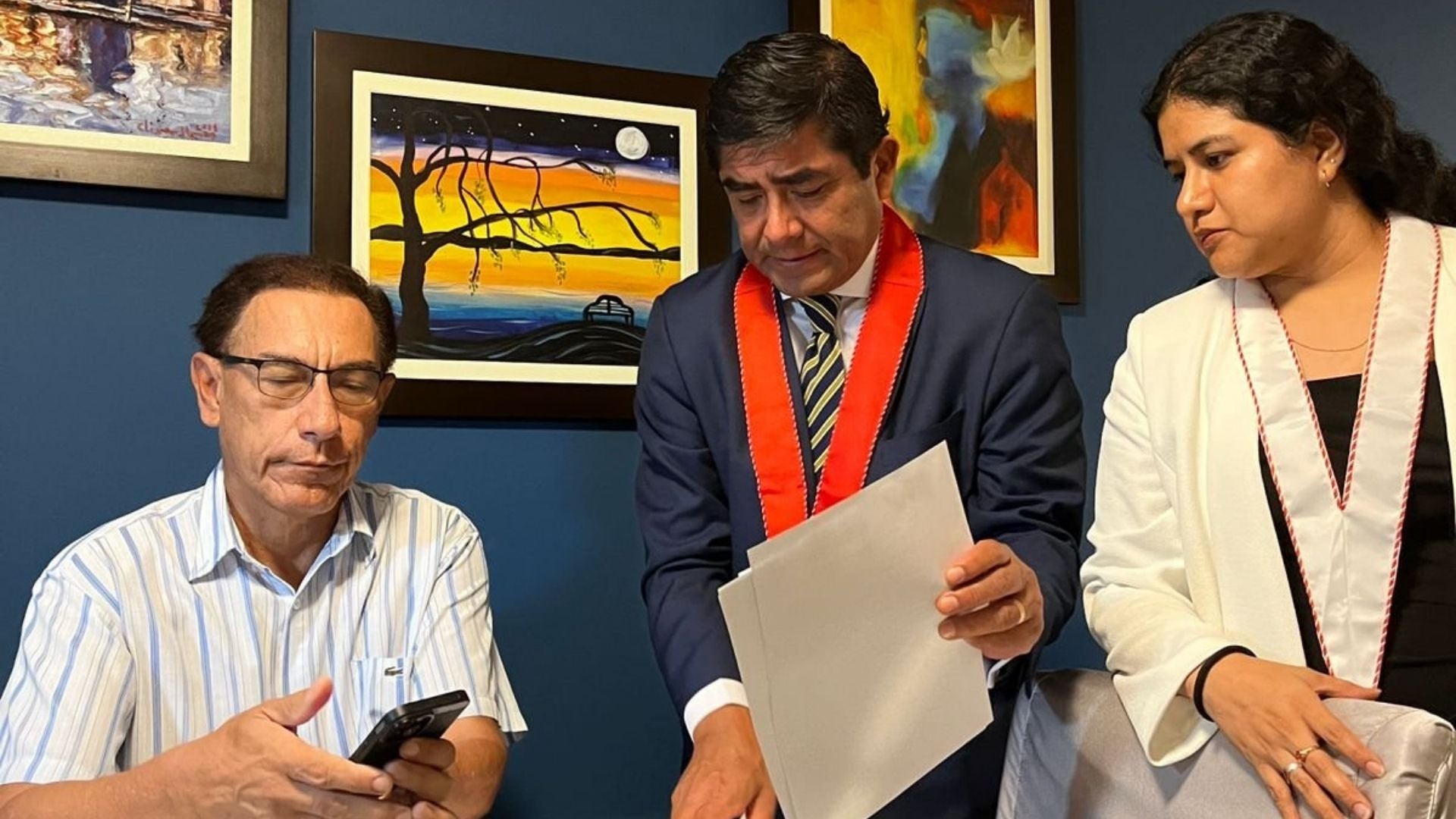 Fiscalía allana viviendas de expresidente Martín Vizcarra